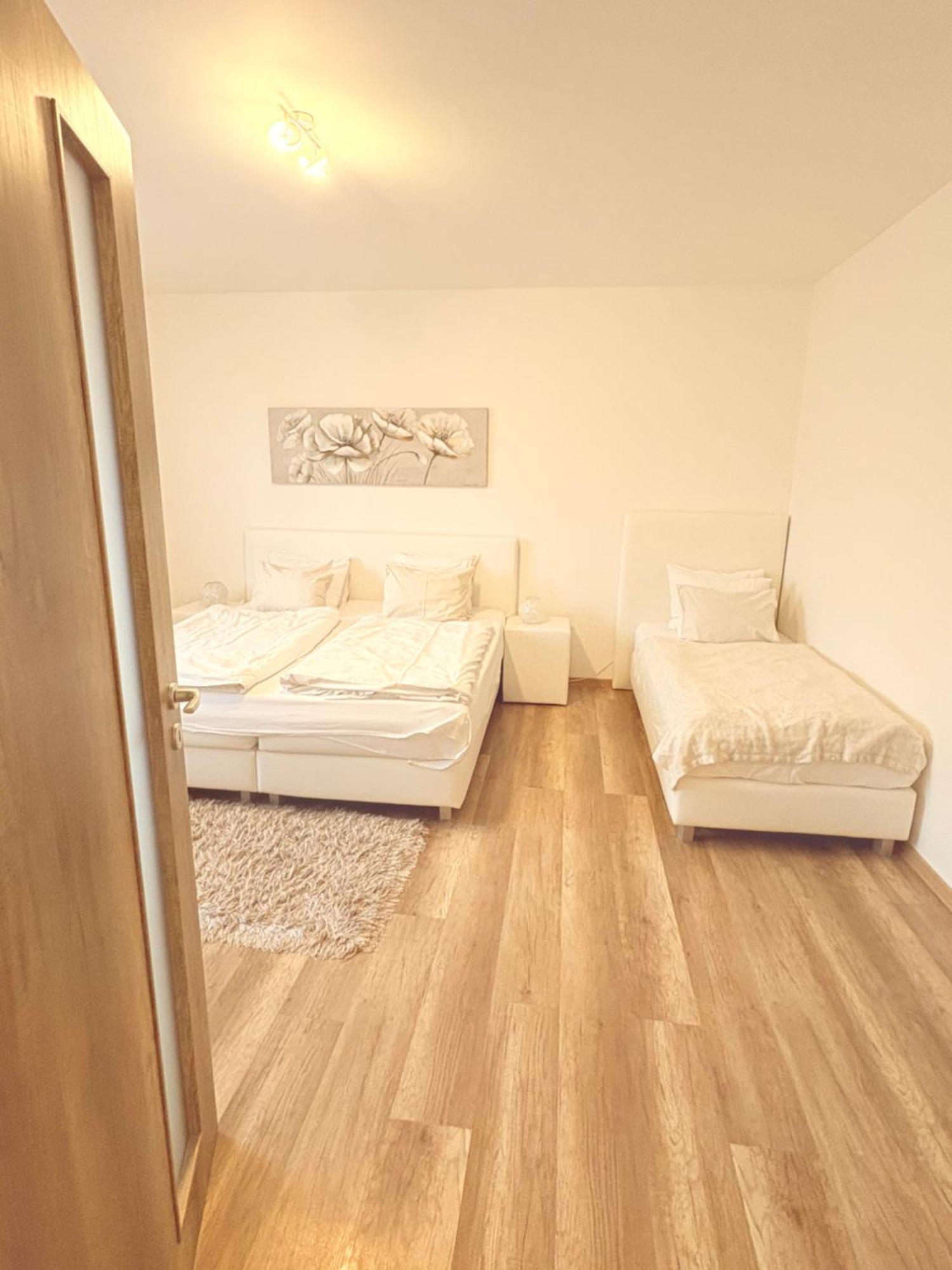 Trio Apartments Ostrava Buitenkant foto